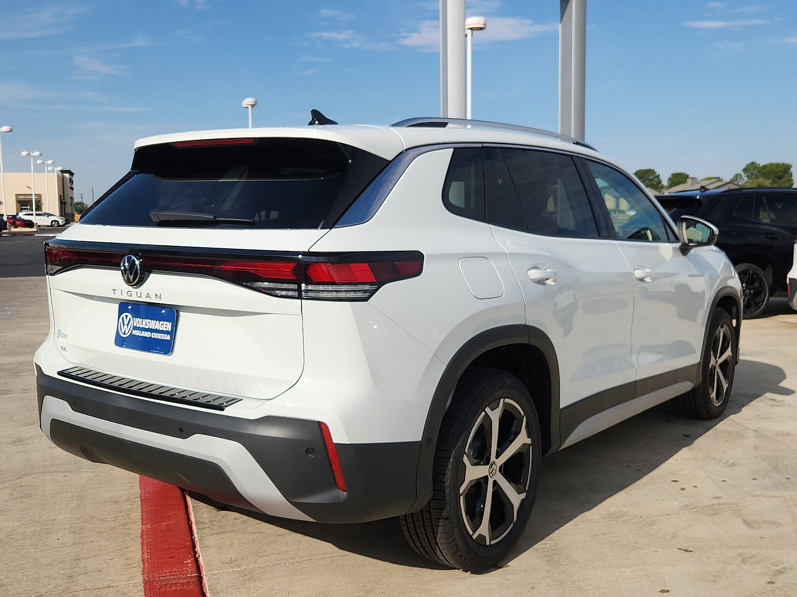 New 2025 Volkswagen Tiguan SE image 7