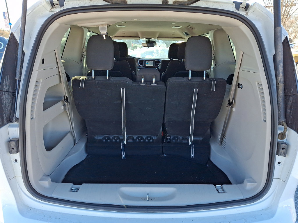 Used 2023 Chrysler Voyager LX image 18