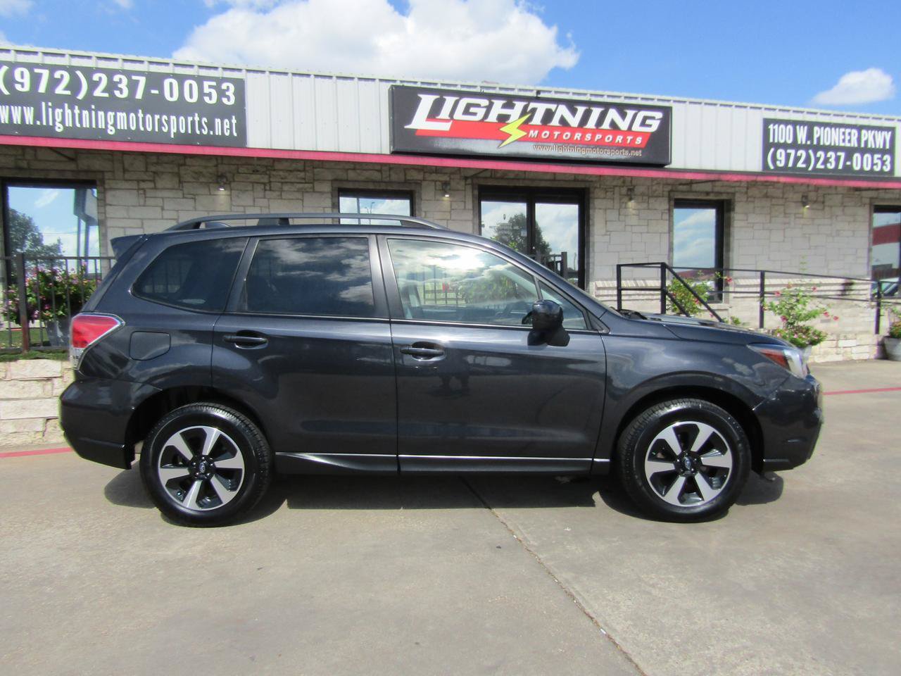 Used 2017 Subaru Forester 2.5i Premium AWD/4WD image 5
