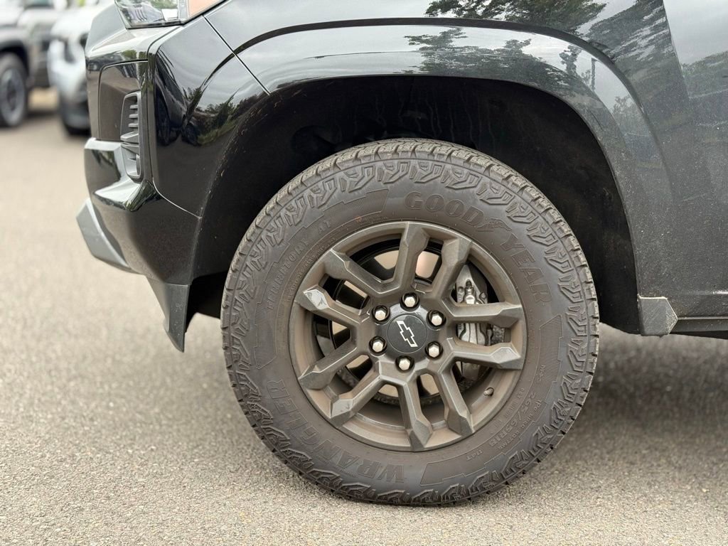 Used 2025 Chevrolet Colorado Z71 w/ Midnight Edition AWD/4WD image 9