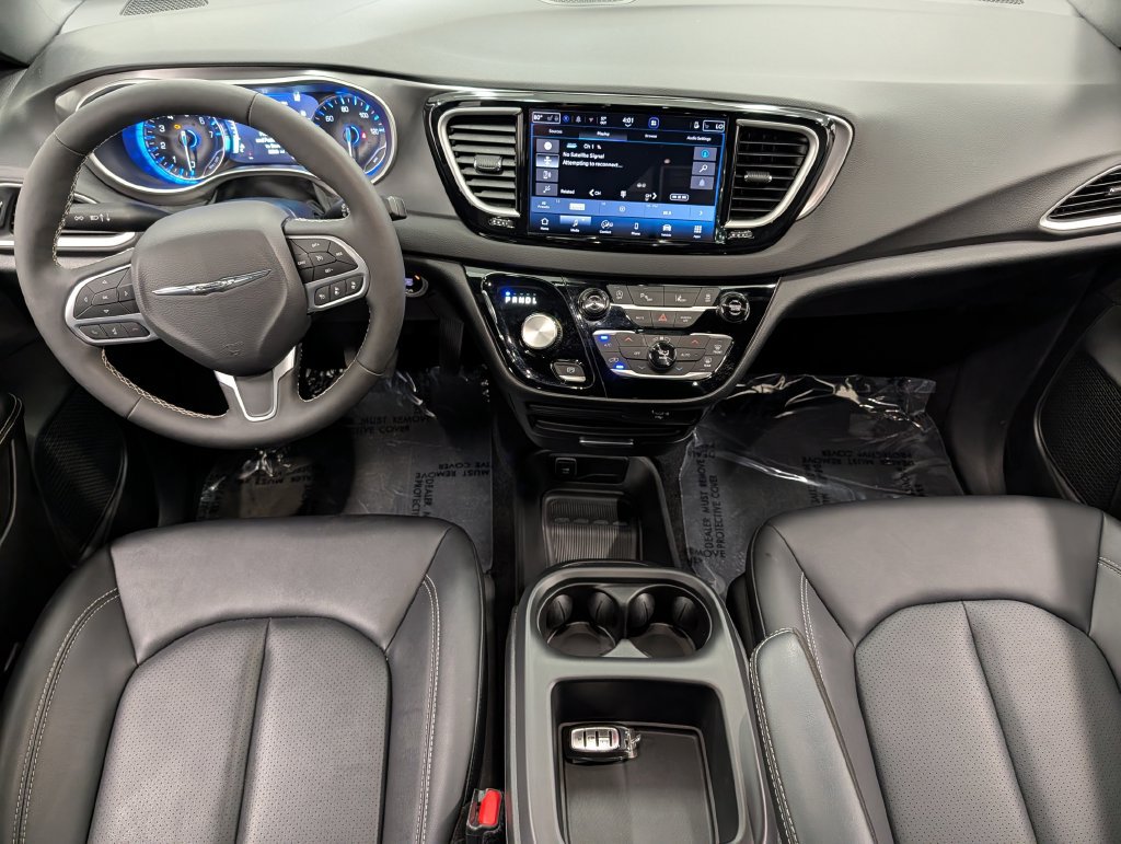 Used 2026 Chrysler Pacifica Select FWD image 28