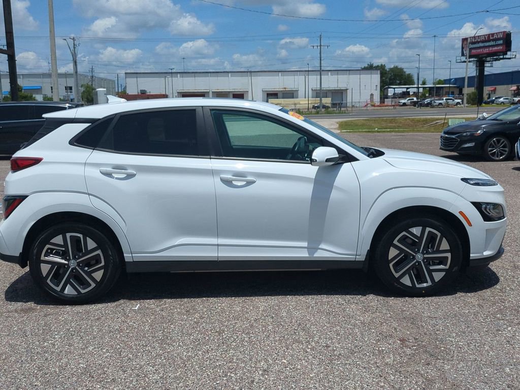 Used 2023 Hyundai Kona Limited w/ Cargo Package FWD image 4