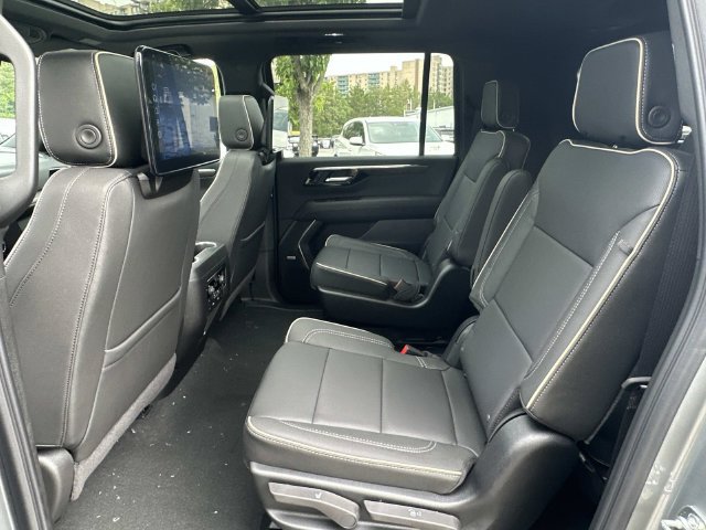 New 2026 Chevrolet Suburban Premier AWD/4WD image 9