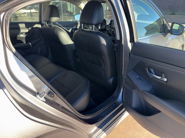 Used 2021 Nissan Sentra SR w/ SR Premium Package image 11