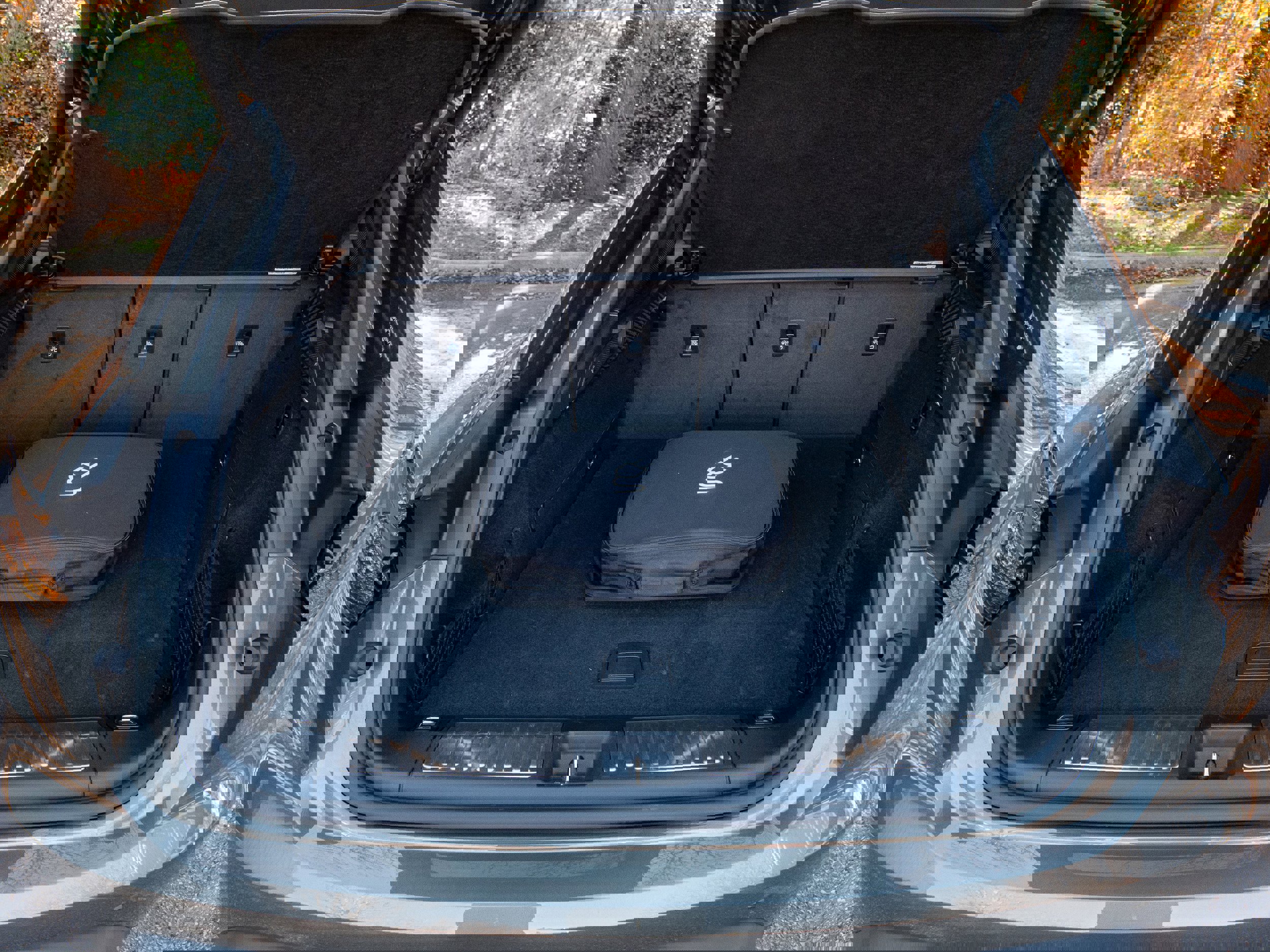 Certified 2025 Porsche Macan Electric image 39