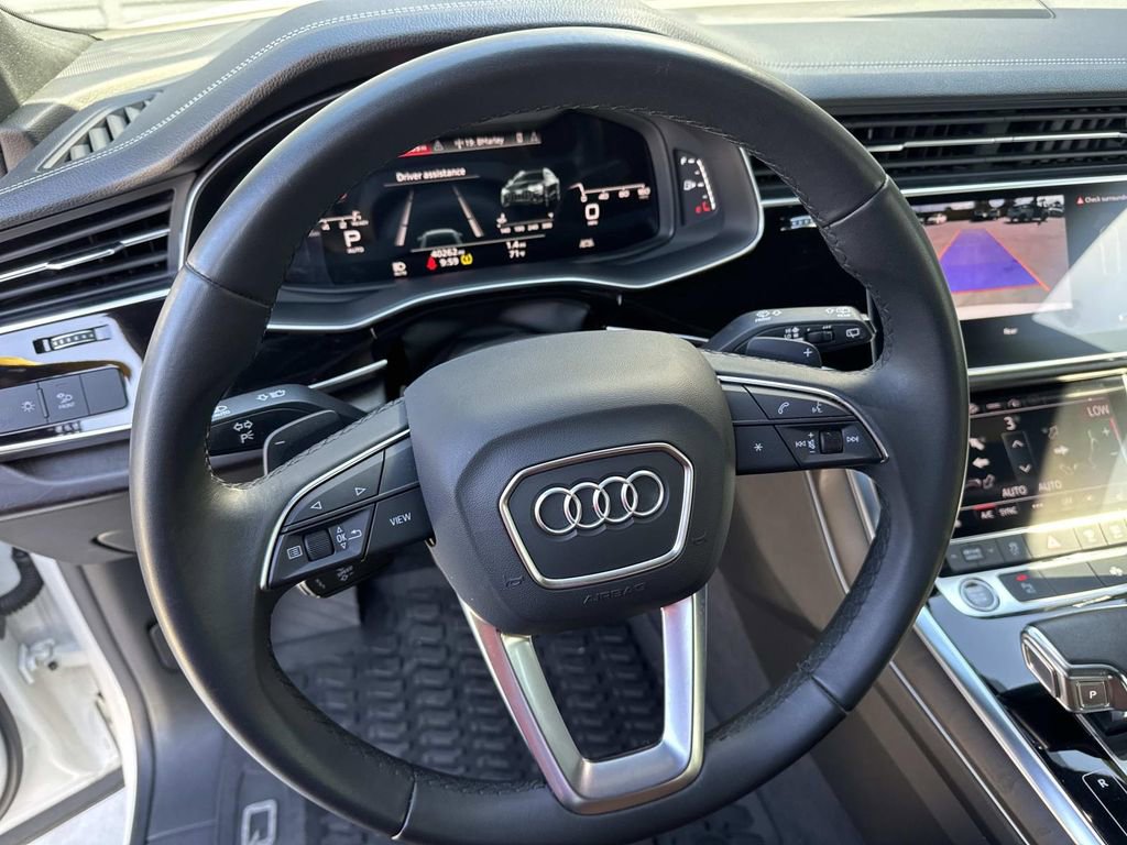 Used 2023 Audi Q8 Premium image 24