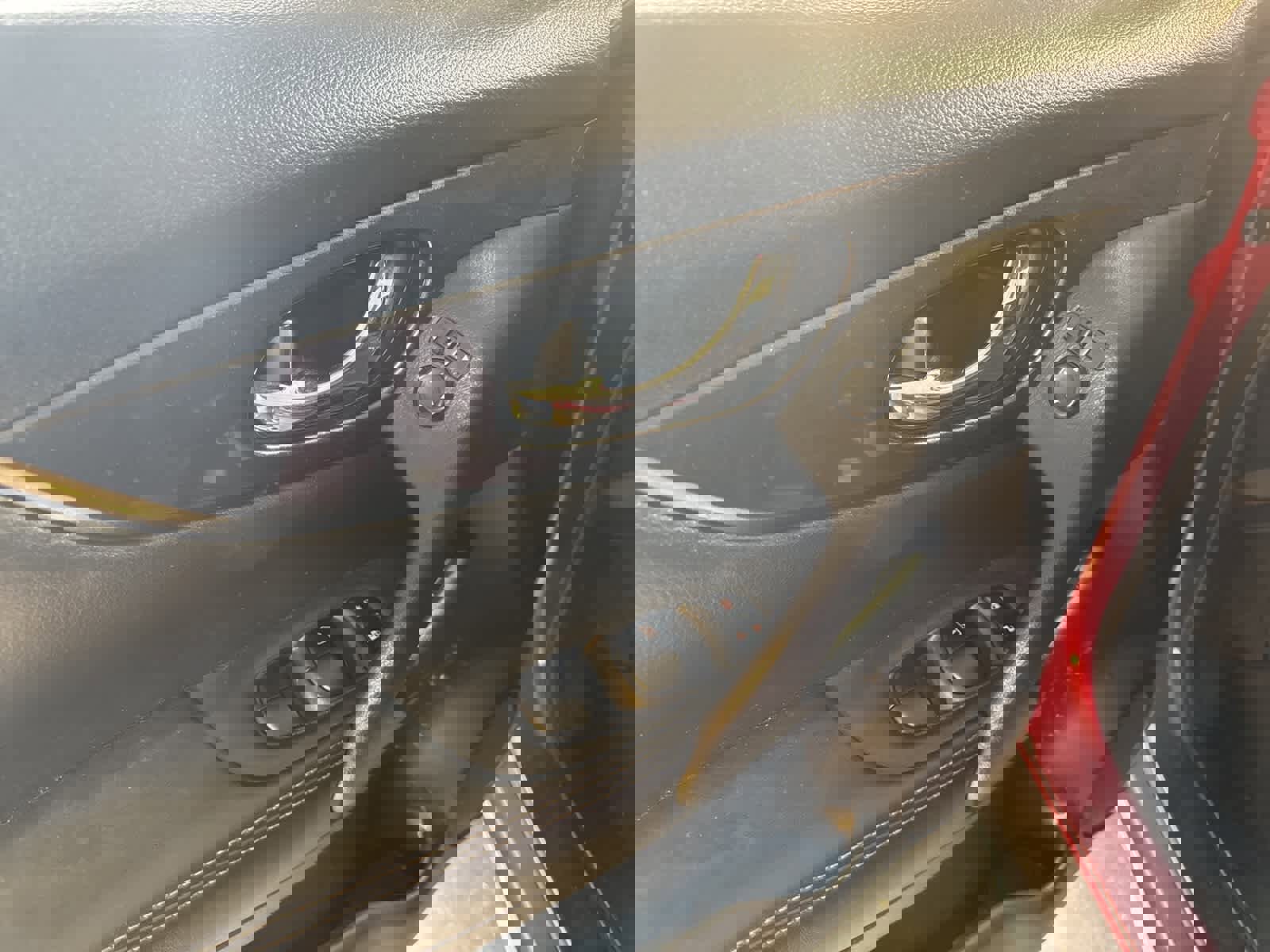 Used 2017 Nissan Rogue SV image 17