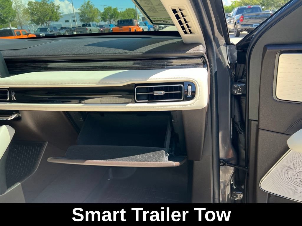 Used 2022 Lincoln Aviator Black Label w/ Dynamic Handling Package AWD/4WD image 13