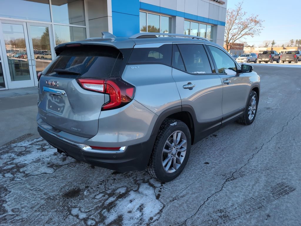 Used 2024 GMC Terrain SLT w/ Infotainment Package II image 8