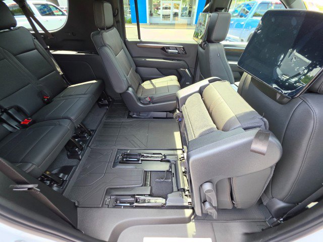 New 2026 Chevrolet Suburban High Country AWD/4WD image 17