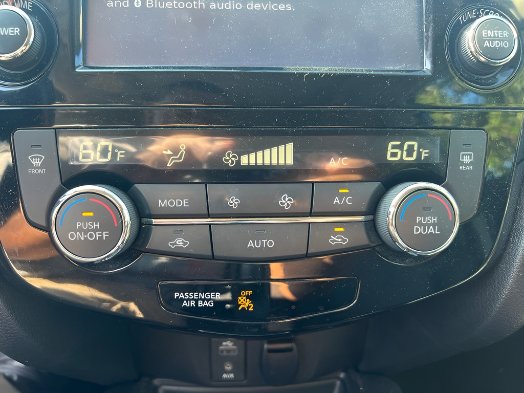 Used 2017 Nissan Rogue SV w/ Sun & Sound Touring Package AWD/4WD image 29