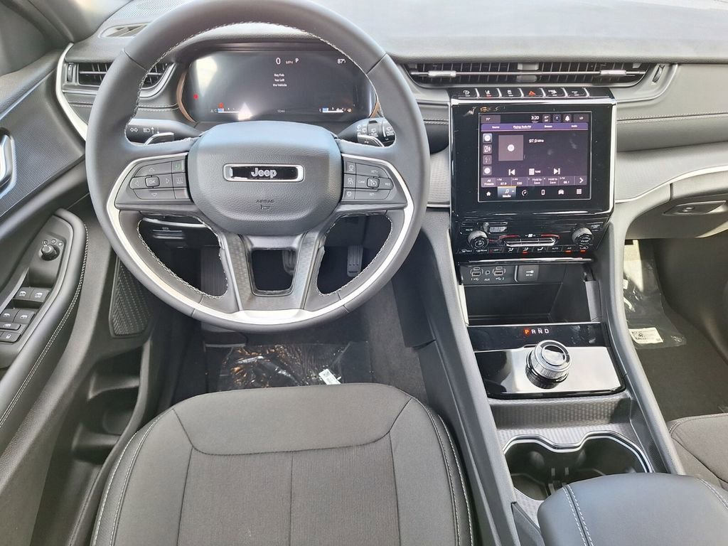 New 2025 Jeep Grand Cherokee L Laredo image 9