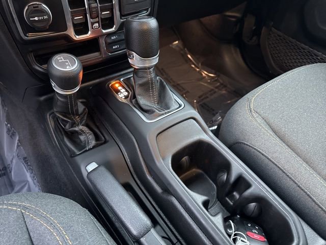 Used 2024 Jeep Wrangler Unlimited Sahara AWD/4WD image 28