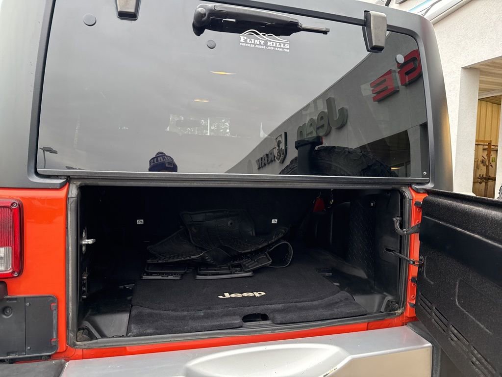 Used 2015 Jeep Wrangler Unlimited Sahara w/ Max Tow Package image 31