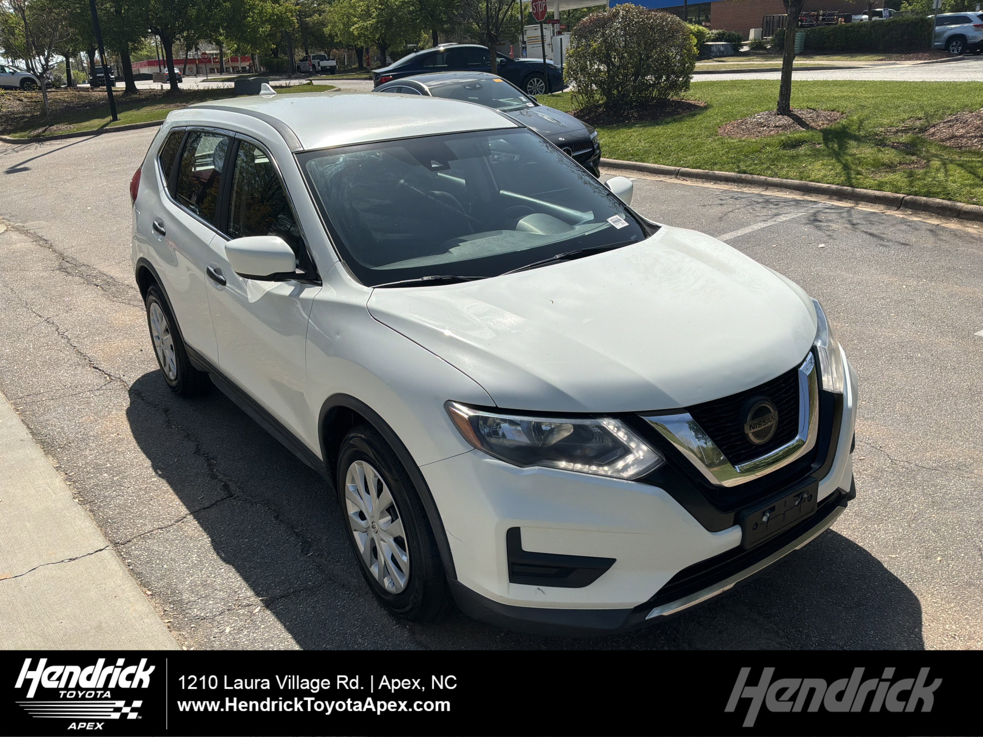 Used 2019 Nissan Rogue S image 1