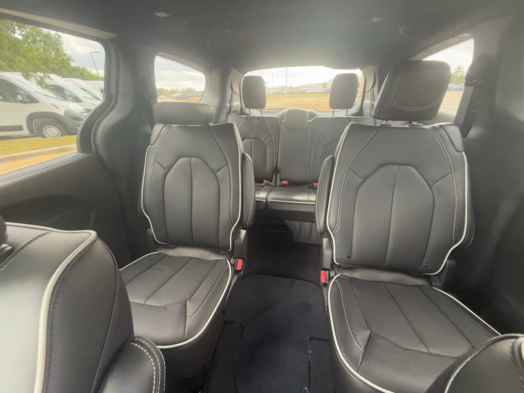 New 2026 Chrysler Pacifica Limited FWD image 24