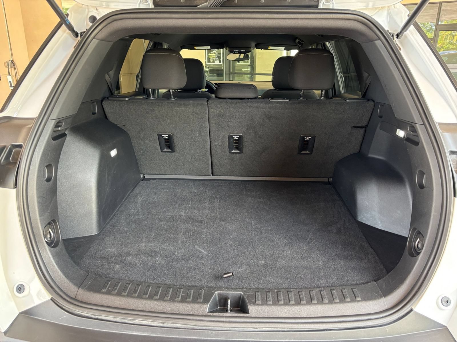 Used 2025 Chevrolet Equinox LT FWD image 33