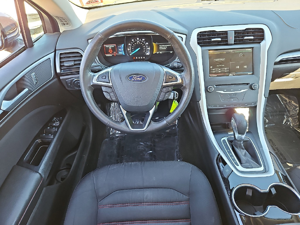 Used 2015 Ford Fusion SE FWD image 11