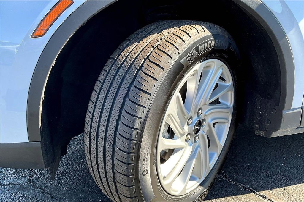 Used 2025 Lincoln Corsair Premiere image 37