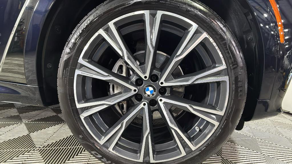 Used 2021 BMW X7 xDrive40i w/ M Sport Package AWD/4WD image 45