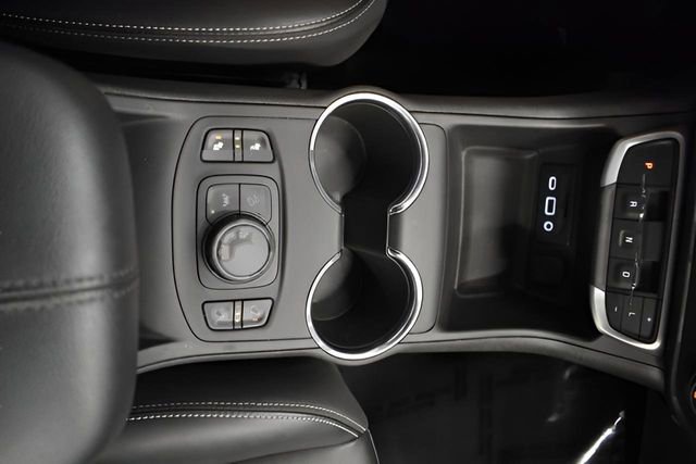 Used 2024 GMC Terrain SLT AWD/4WD image 29