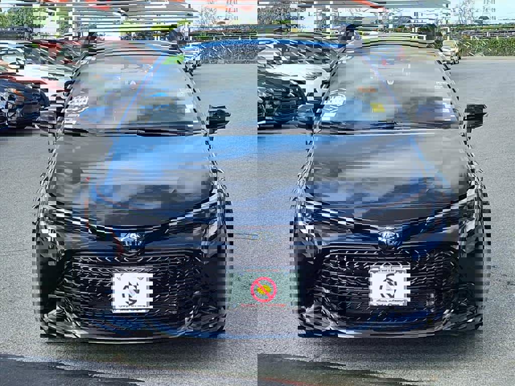 Used 2025 Toyota Corolla SE w/ SE Package image 2