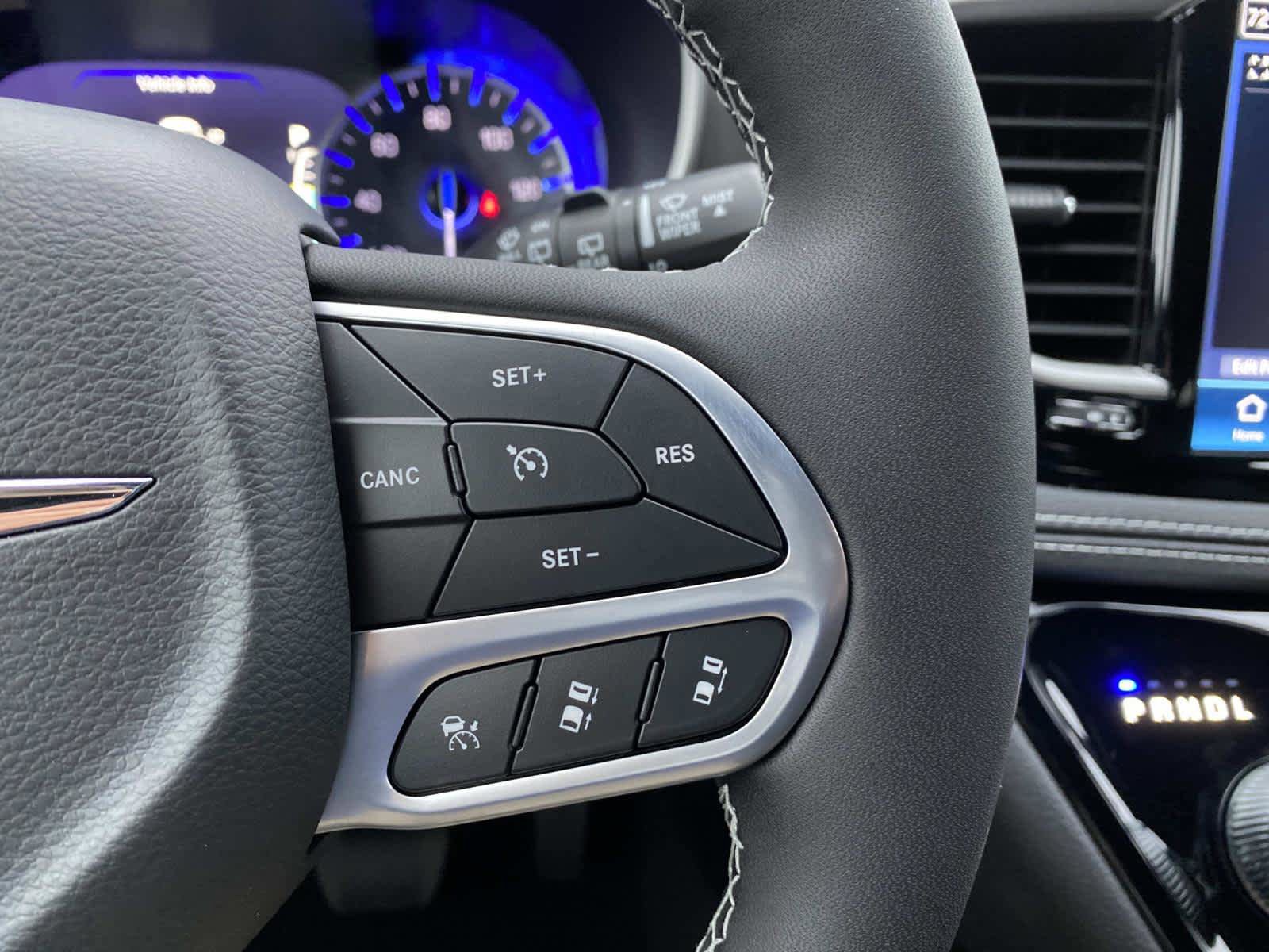 New 2026 Chrysler Pacifica Select FWD image 14