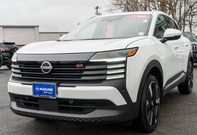 Certified 2025 Nissan Kicks SR image 2