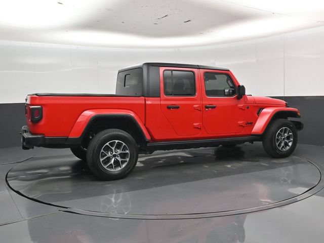 Used 2024 Jeep Gladiator Sport AWD/4WD image 3