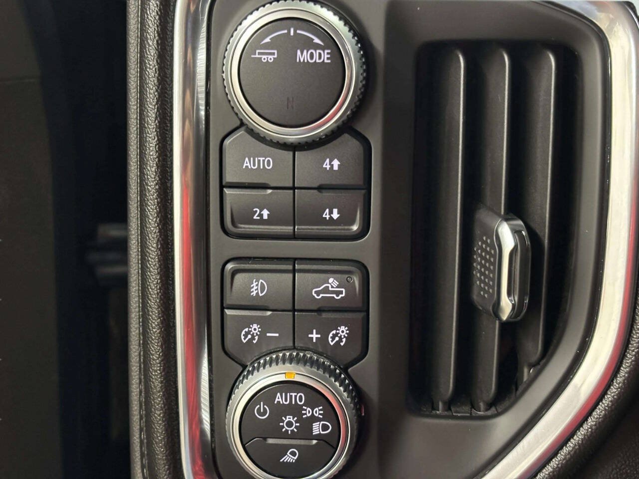 Used 2020 GMC Sierra 1500 SLT w/ SLT Premium Plus Package AWD/4WD image 30