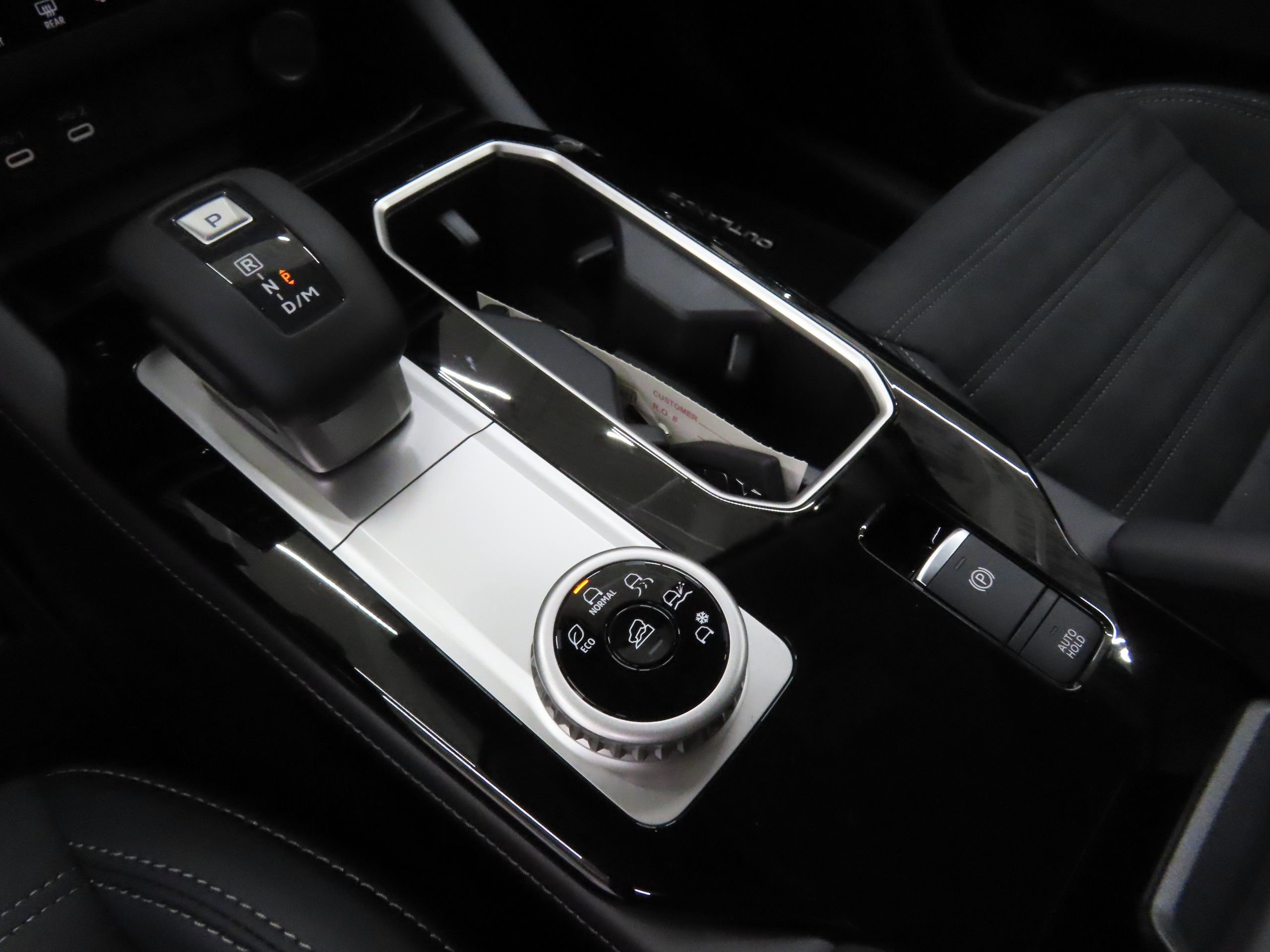 New 2025 Mitsubishi Outlander SE image 15