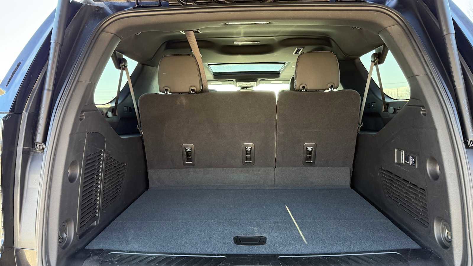 Used 2025 Chevrolet Suburban LT w/ Comfort Package image 29