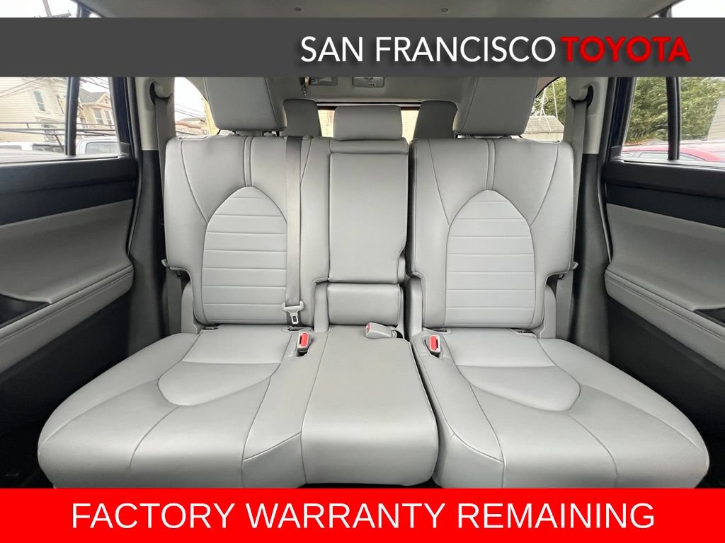 Used 2022 Toyota Highlander XLE AWD/4WD image 14