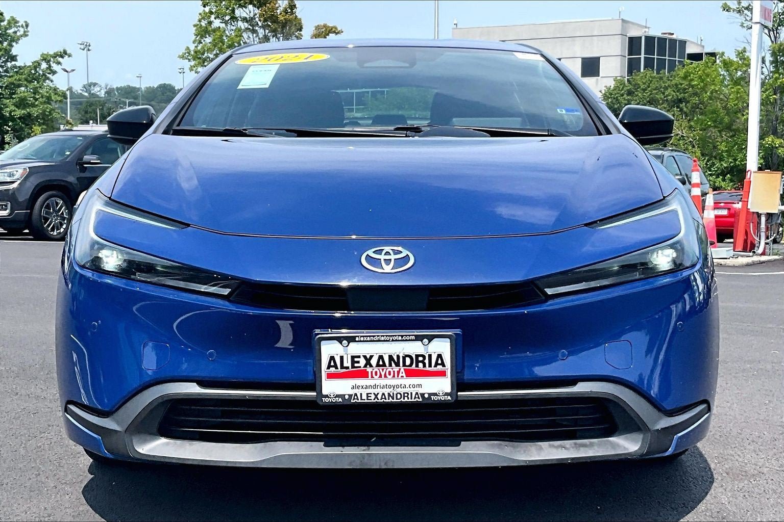 Used 2024 Toyota Prius LE FWD image 3