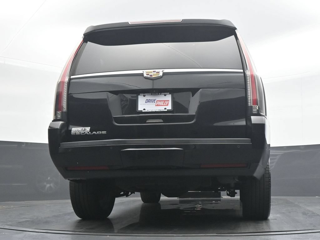 Used 2019 Cadillac Escalade Luxury AWD/4WD image 30