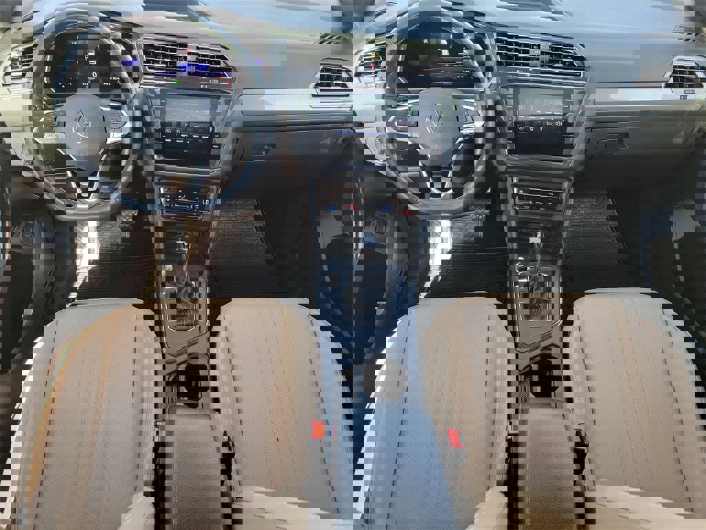 Used 2022 Volkswagen Tiguan SE image 14