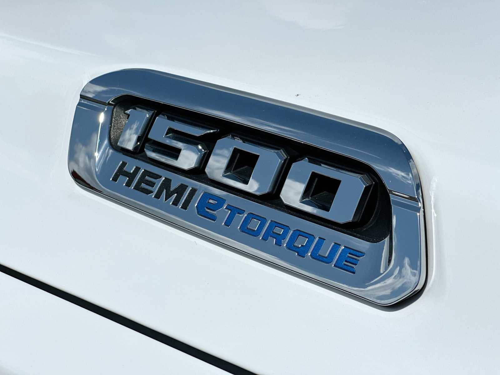 Used 2024 RAM 1500 Laramie image 15