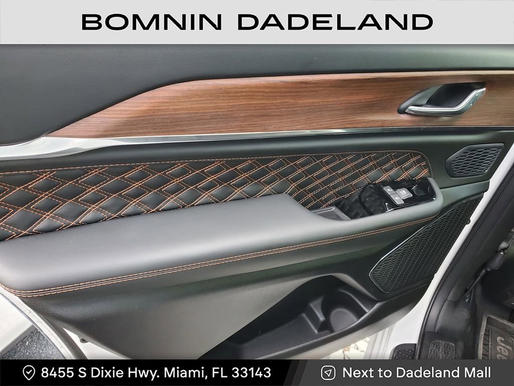 Used 2025 Jeep Grand Cherokee L Summit image 10