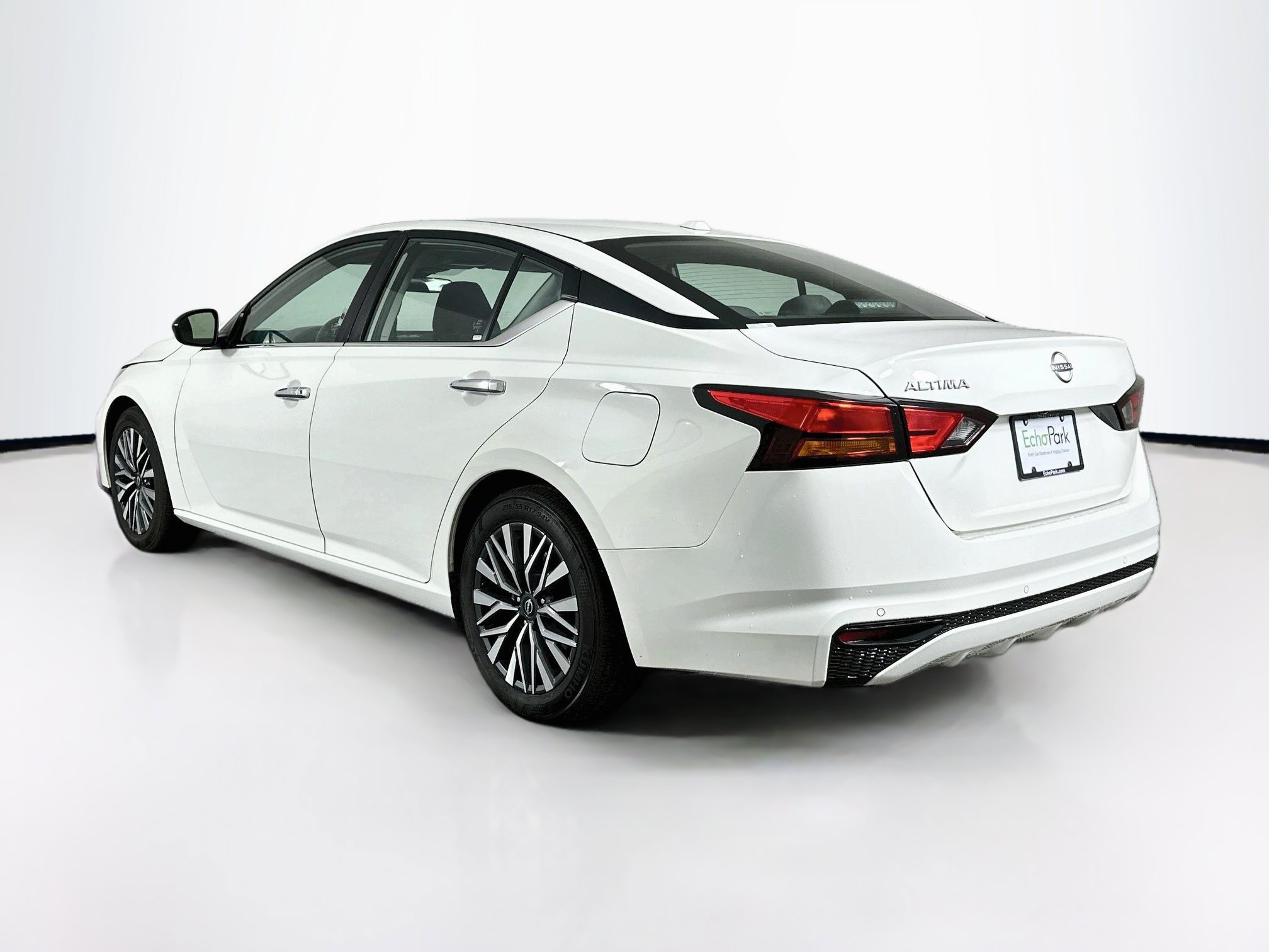 Used 2025 Nissan Altima 2.5 SV FWD image 5