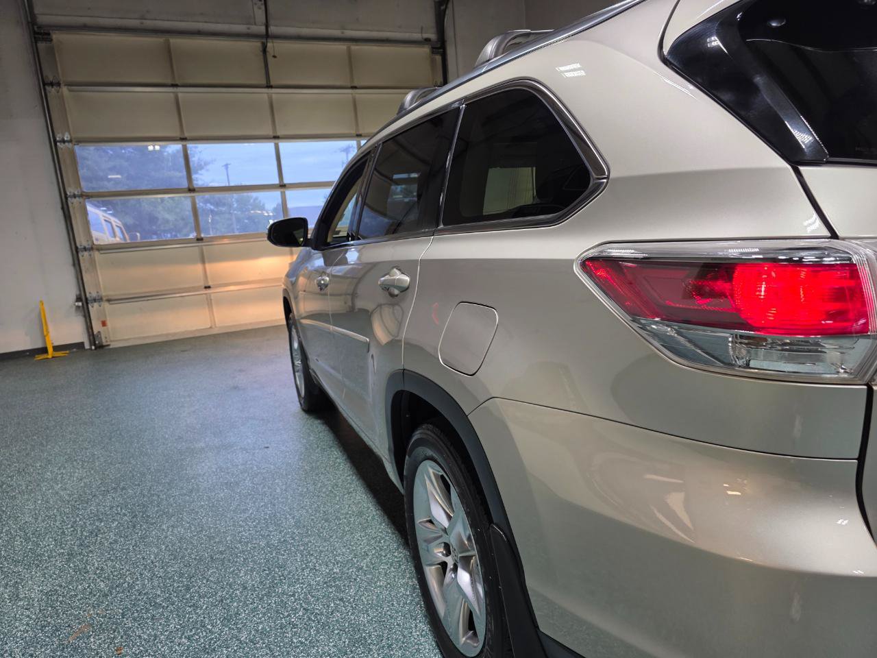 Used 2015 Toyota Highlander Limited AWD/4WD image 10