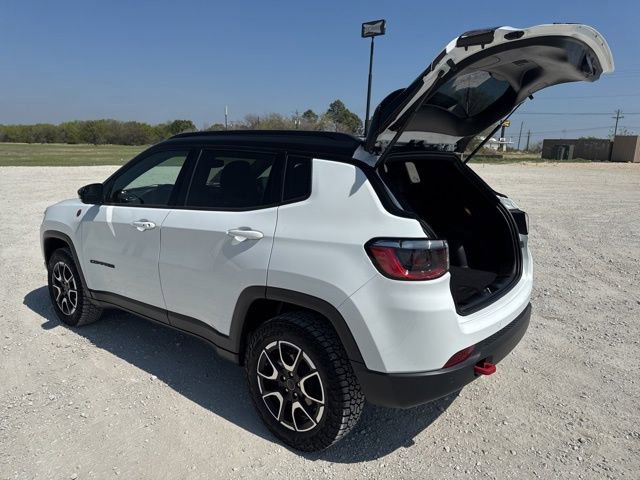 Used 2025 Jeep Compass Trailhawk AWD/4WD image 3