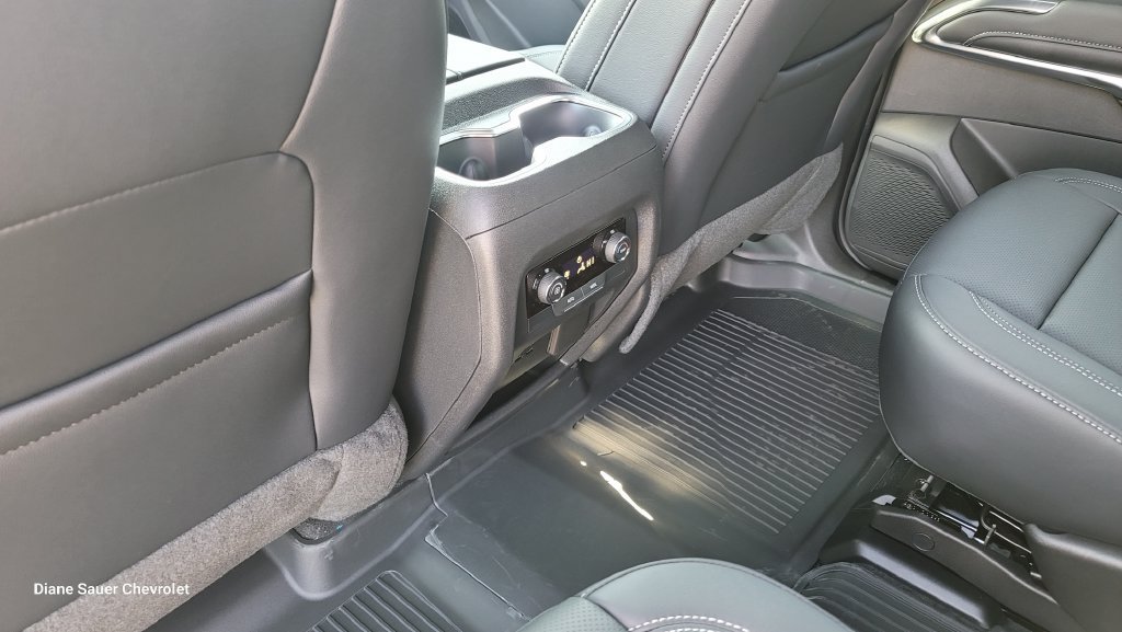 New 2027 Chevrolet Traverse LT w/ Midnight/Sport Edition FWD image 27