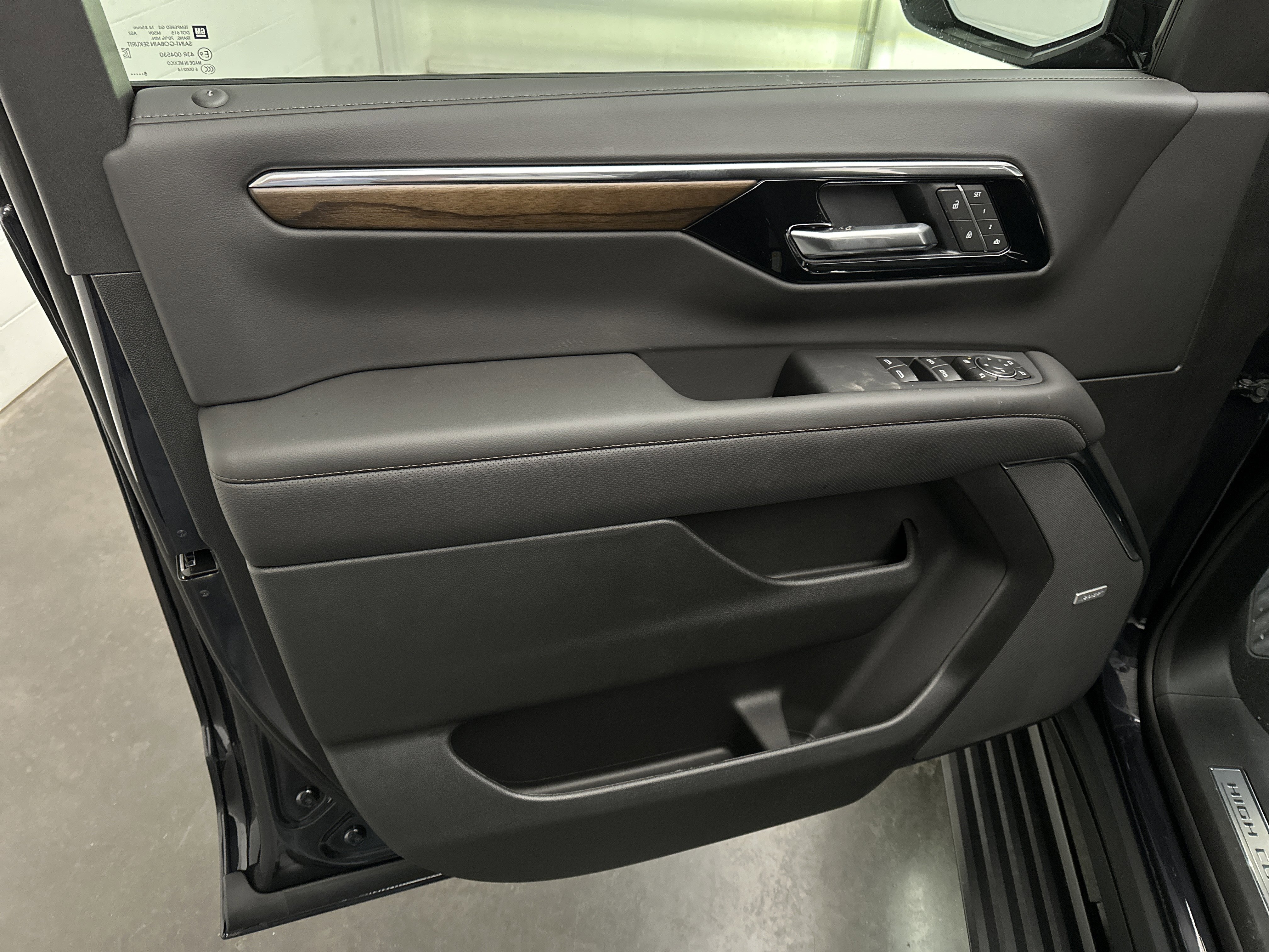 New 2026 Chevrolet Suburban High Country image 21