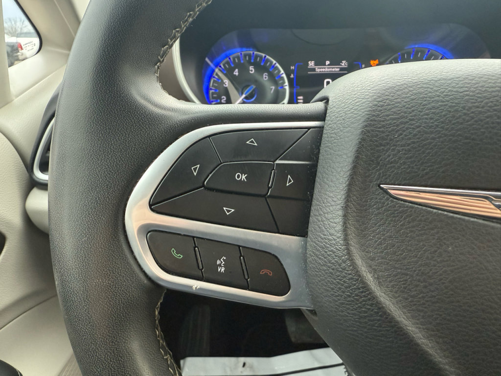 Used 2023 Chrysler Voyager LX image 13