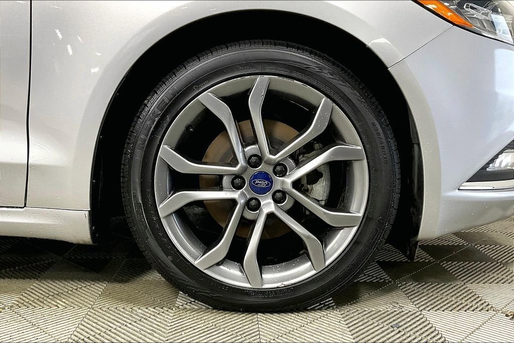 Used 2017 Ford Fusion SE w/ Equipment Group 201A image 8