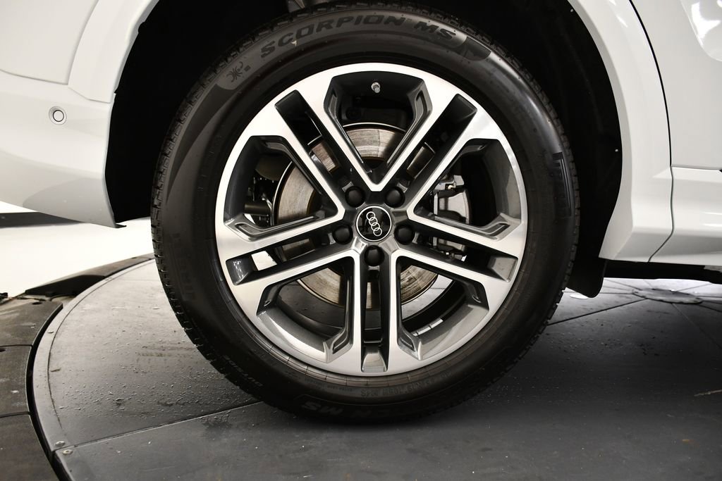 Used 2025 Audi Q5 Premium w/ Convenience Package image 15
