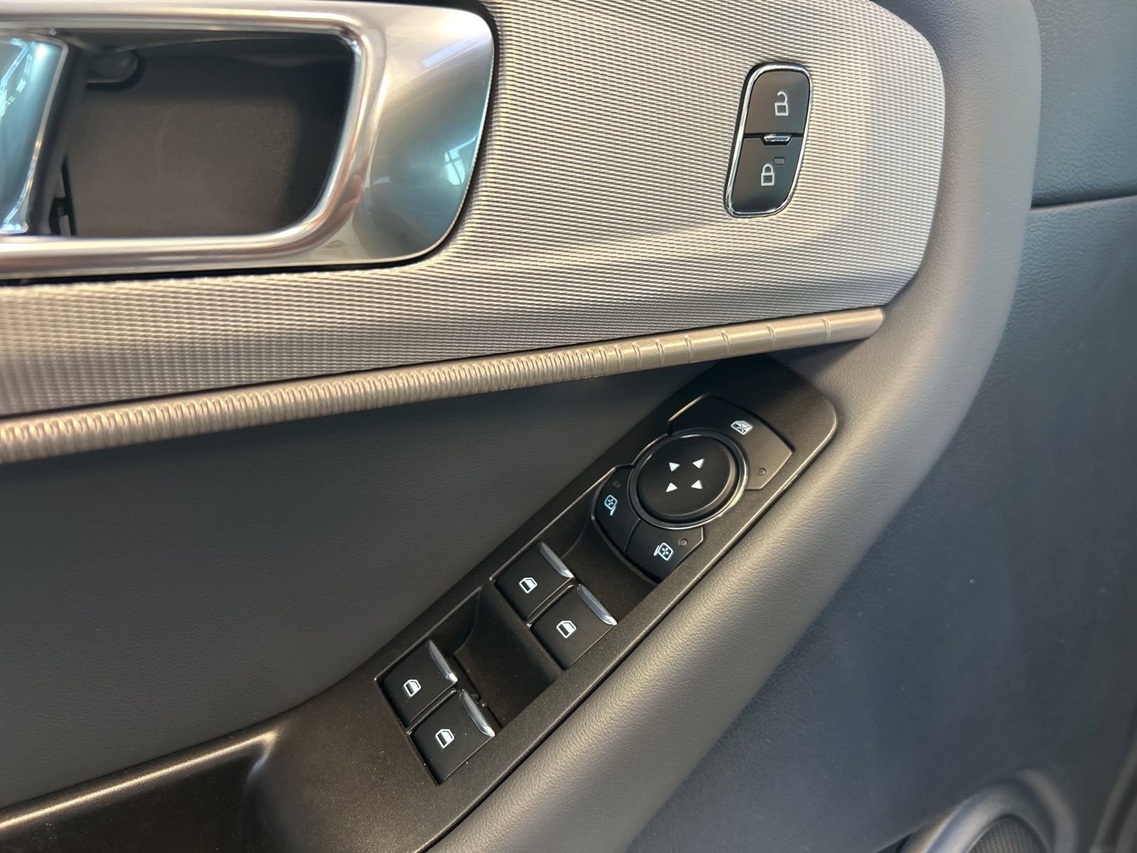 New 2026 Ford Explorer Active w/ Active Comfort Package image 17