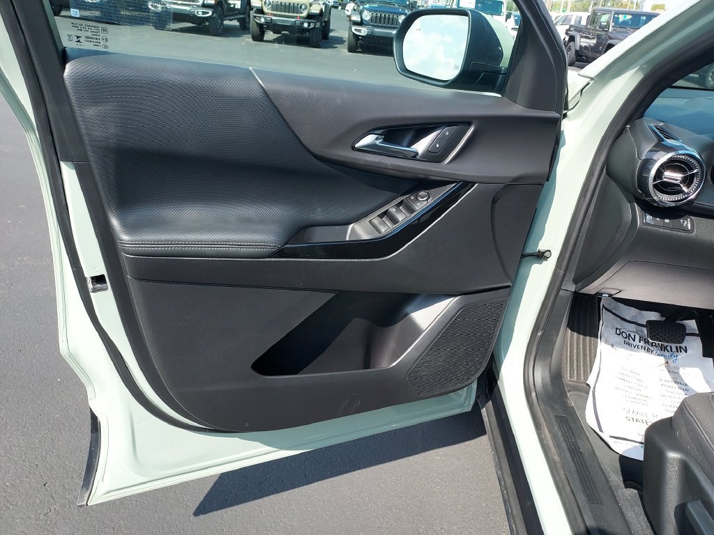 Used 2025 Chevrolet Equinox LT FWD image 12