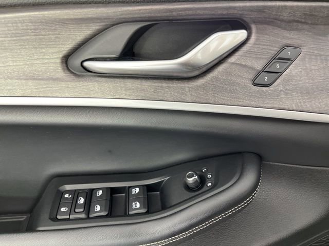 Used 2023 Jeep Grand Cherokee Limited image 34