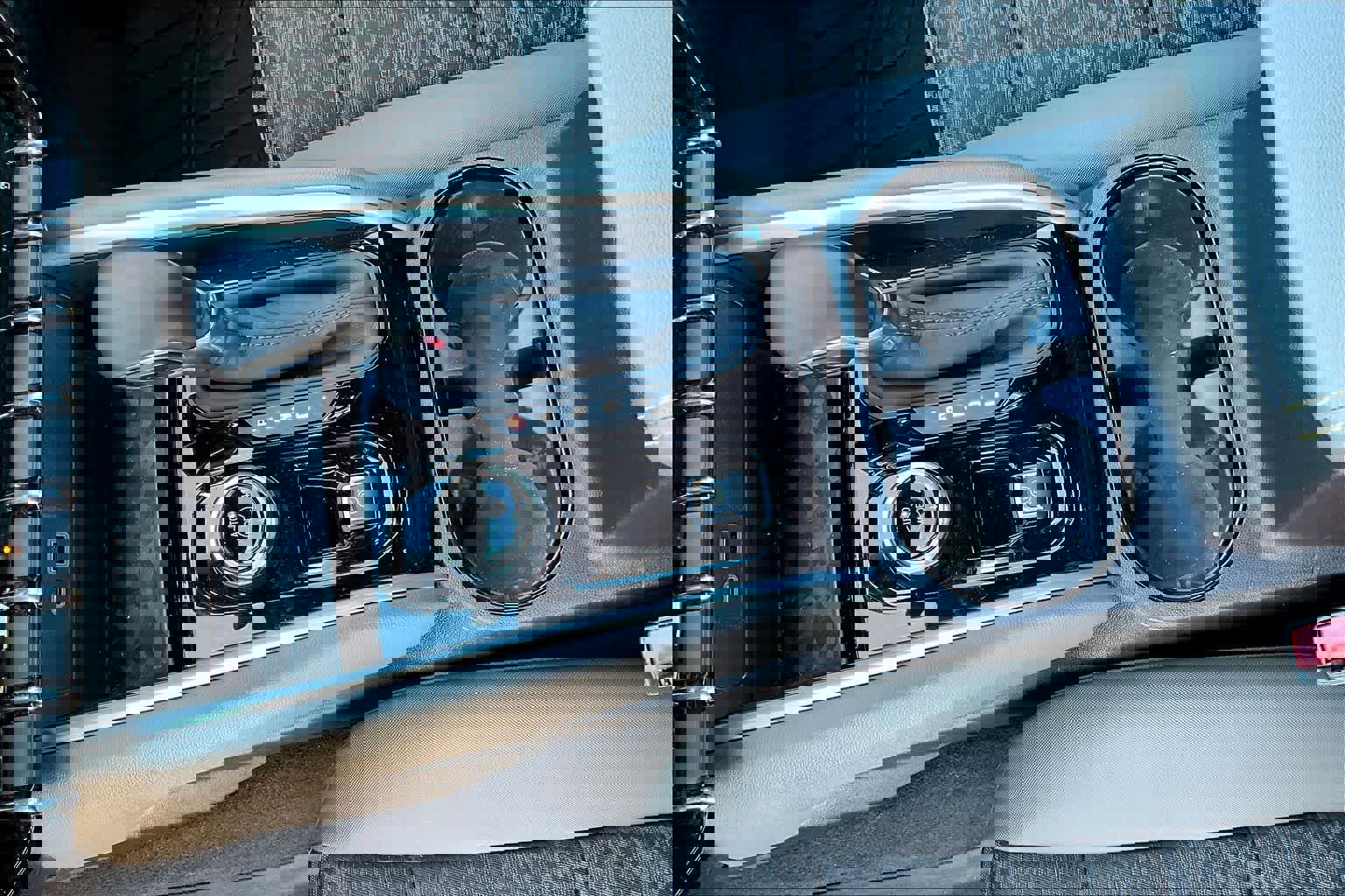 Used 2024 Chevrolet Colorado ZR2 w/ Technology Package AWD/4WD image 16